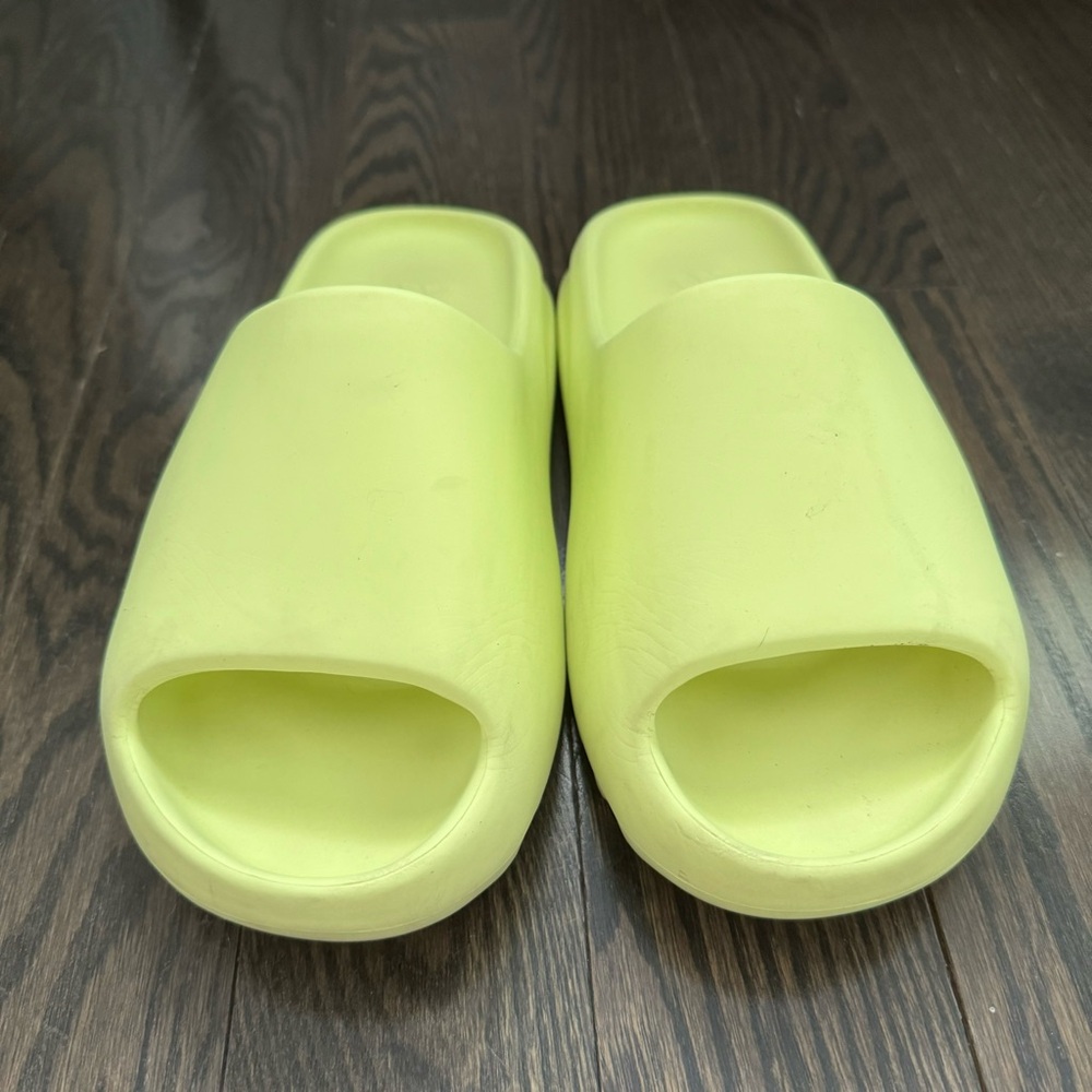 Yeezy Slides (Women) Glow Green Size US7 - Picture 5 of 7